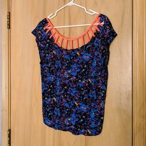 Short Sleeve Neon Detail Tshirt size XL